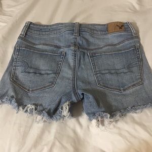 High waisted Denim frayed hem shorts. US 2